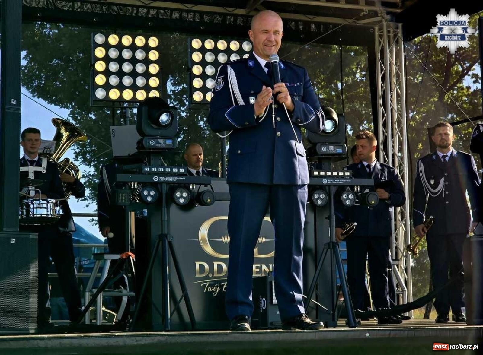 Zdjęcie w galerii na portalu naszraciborz.pl: Mundurowi i mieszkańcy zjednoczeni w pomocy. W Raszczycach zagrali dla Wojtka [FOTO] wiadomości z regionu