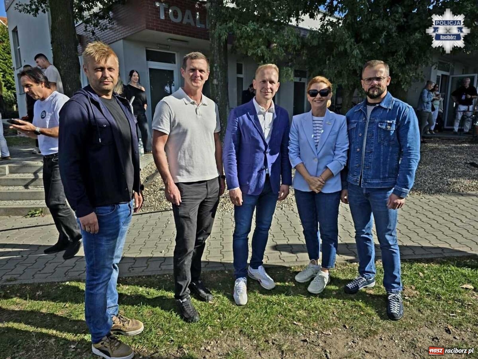 Zdjęcie w galerii na portalu naszraciborz.pl: Mundurowi i mieszkańcy zjednoczeni w pomocy. W Raszczycach zagrali dla Wojtka [FOTO] wiadomości z regionu