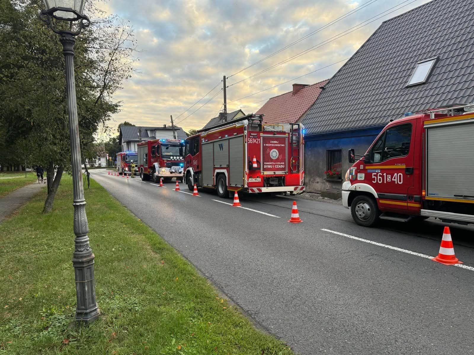 Zdjęcie w galerii na portalu naszraciborz.pl: Mercedes wypadł z drogi w Rudach. 25-latek za kierownicą wiadomości z regionu
