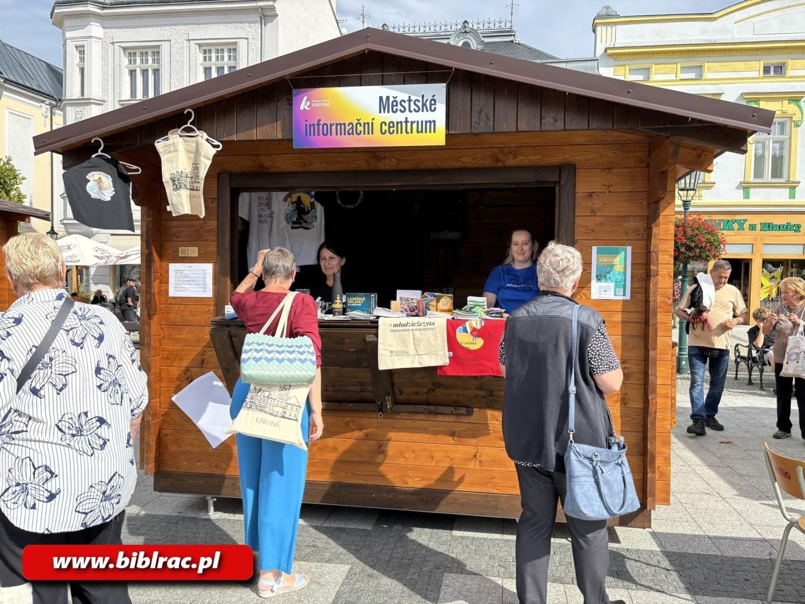 Zdjęcie w galerii na portalu naszraciborz.pl: Raciborska biblioteka na Jarmarku Książki w Karwinie wiadomości z regionu