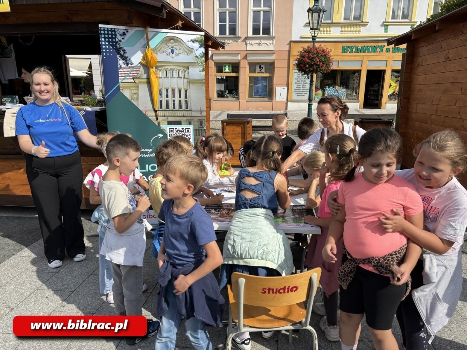 Zdjęcie w galerii na portalu naszraciborz.pl: Raciborska biblioteka na Jarmarku Książki w Karwinie wiadomości z regionu