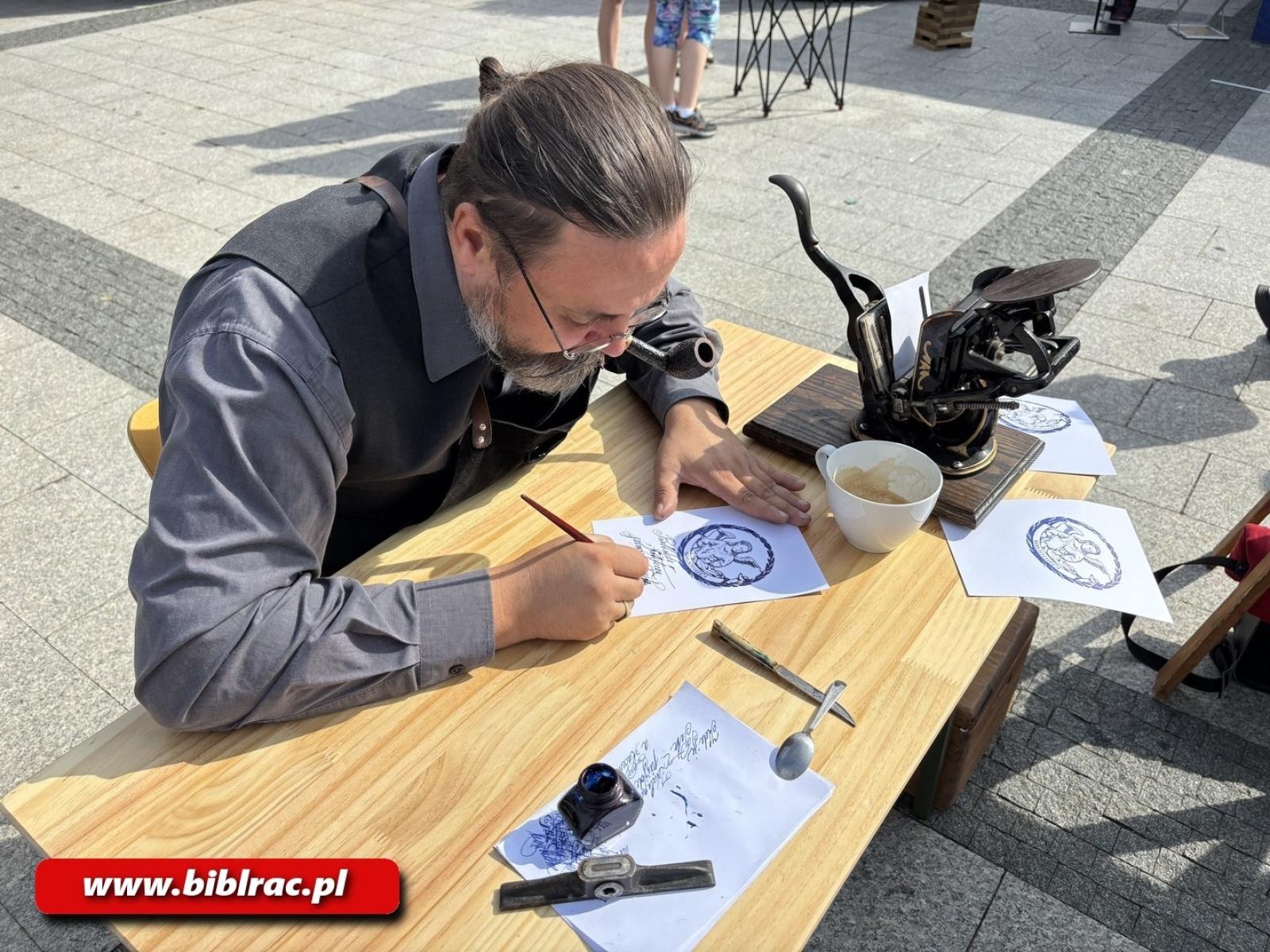 Zdjęcie w galerii na portalu naszraciborz.pl: Raciborska biblioteka na Jarmarku Książki w Karwinie wiadomości z regionu