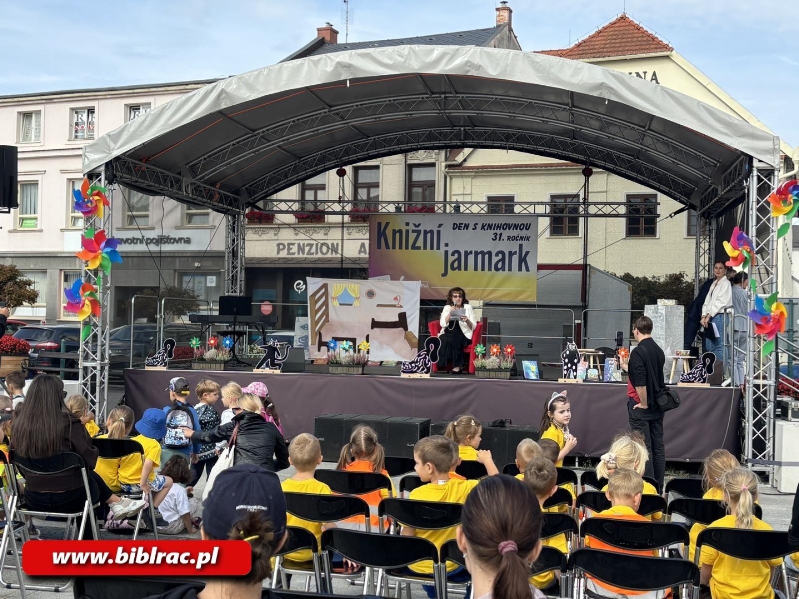 Zdjęcie w galerii na portalu naszraciborz.pl: Raciborska biblioteka na Jarmarku Książki w Karwinie wiadomości z regionu
