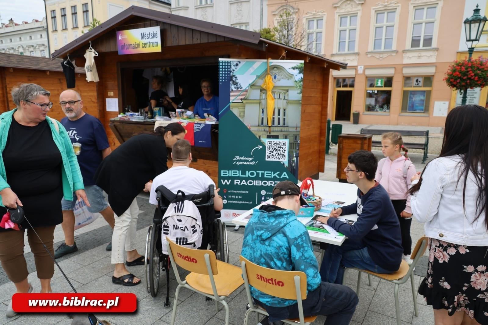 Zdjęcie w galerii na portalu naszraciborz.pl: Raciborska biblioteka na Jarmarku Książki w Karwinie wiadomości z regionu