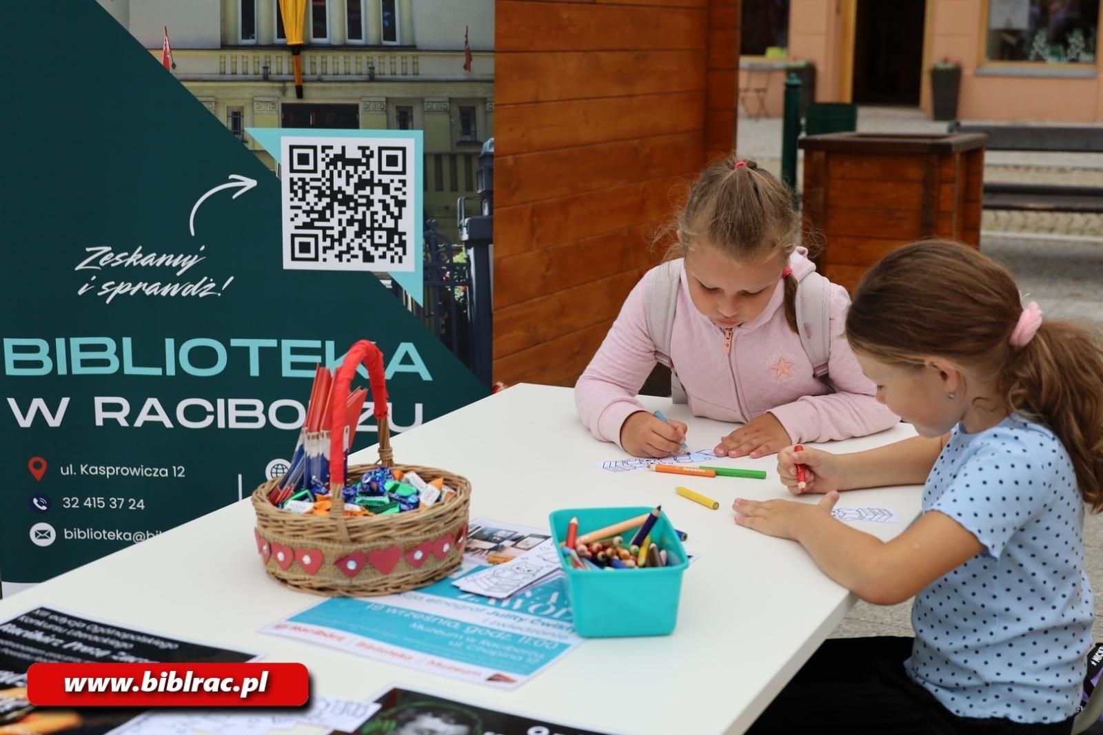 Zdjęcie w galerii na portalu naszraciborz.pl: Raciborska biblioteka na Jarmarku Książki w Karwinie wiadomości z regionu