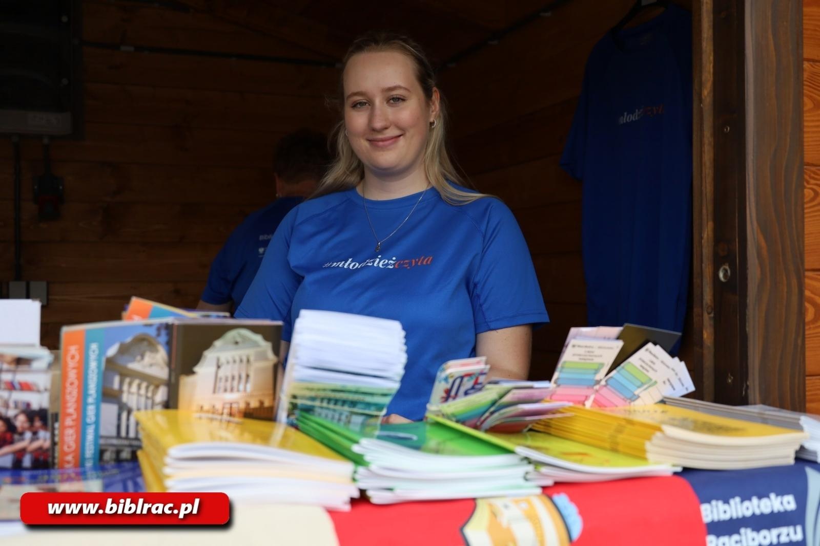 Zdjęcie w galerii na portalu naszraciborz.pl: Raciborska biblioteka na Jarmarku Książki w Karwinie wiadomości z regionu