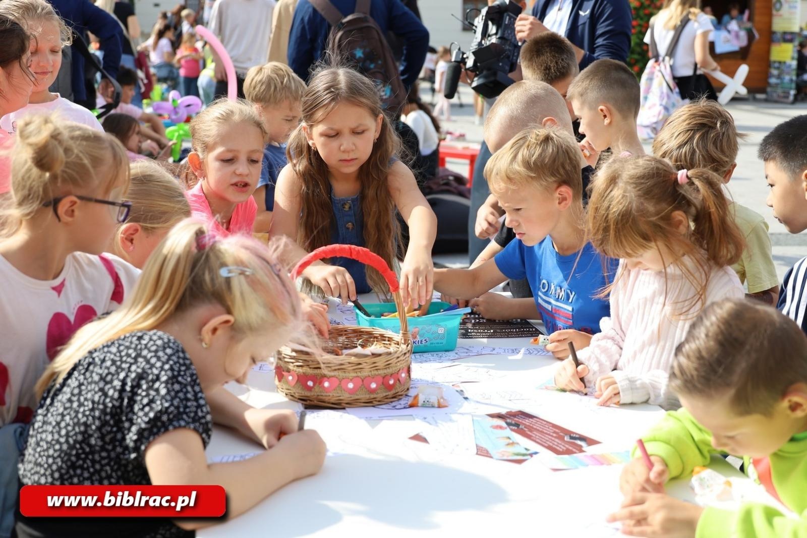 Zdjęcie w galerii na portalu naszraciborz.pl: Raciborska biblioteka na Jarmarku Książki w Karwinie wiadomości z regionu