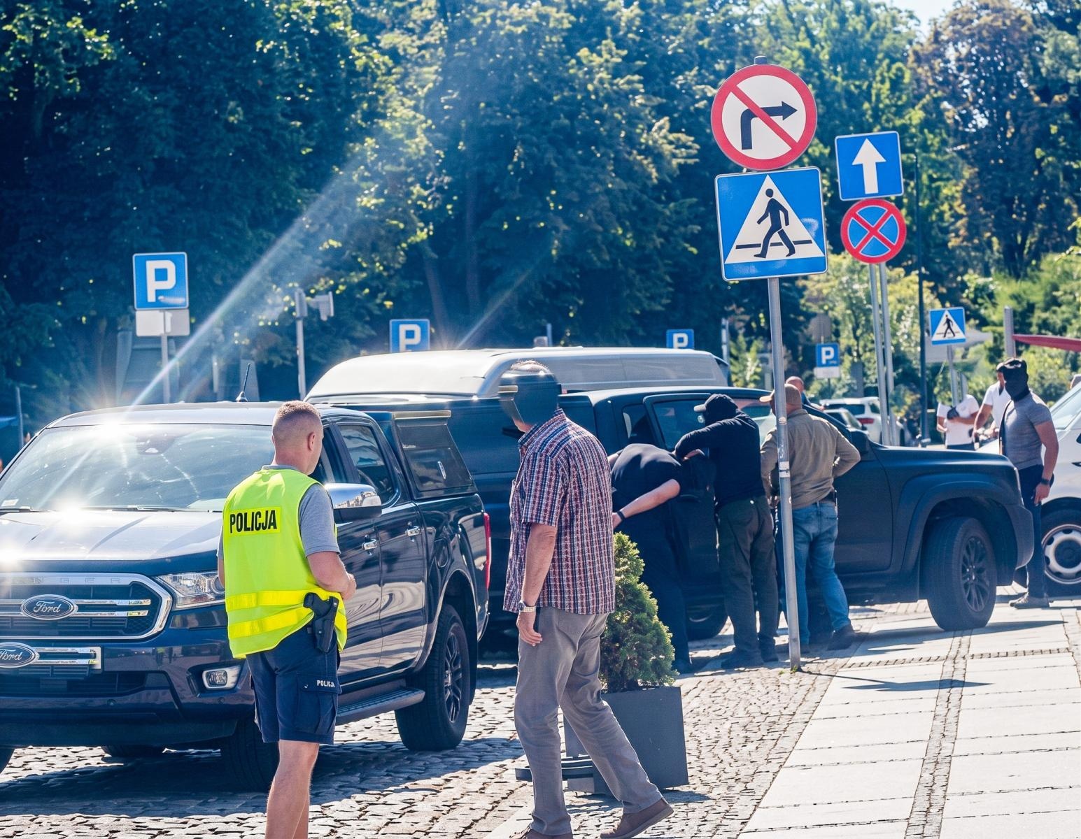 Zdjęcie w galerii na portalu naszraciborz.pl: Chwila grozy na ulicach Raciborza. Akcja specjalsów jak z filmu wiadomości z regionu