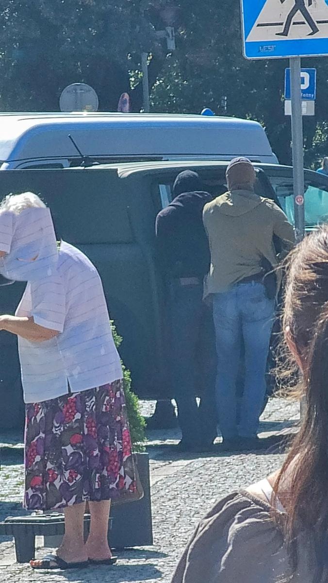 Zdjęcie w galerii na portalu naszraciborz.pl: Chwila grozy na ulicach Raciborza. Akcja specjalsów jak z filmu wiadomości z regionu