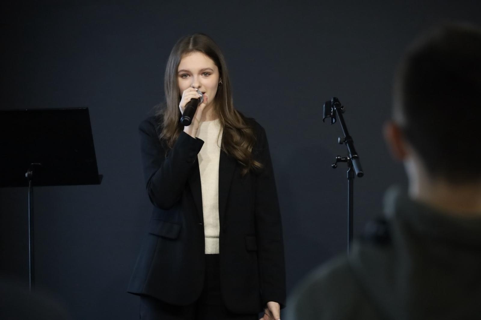 Zdjęcie w galerii na portalu naszraciborz.pl: Nowa przestrzeń dla młodych talentów w Raciborzu! Otwarta Scena Stacji Młodych zaprasza wiadomości z regionu
