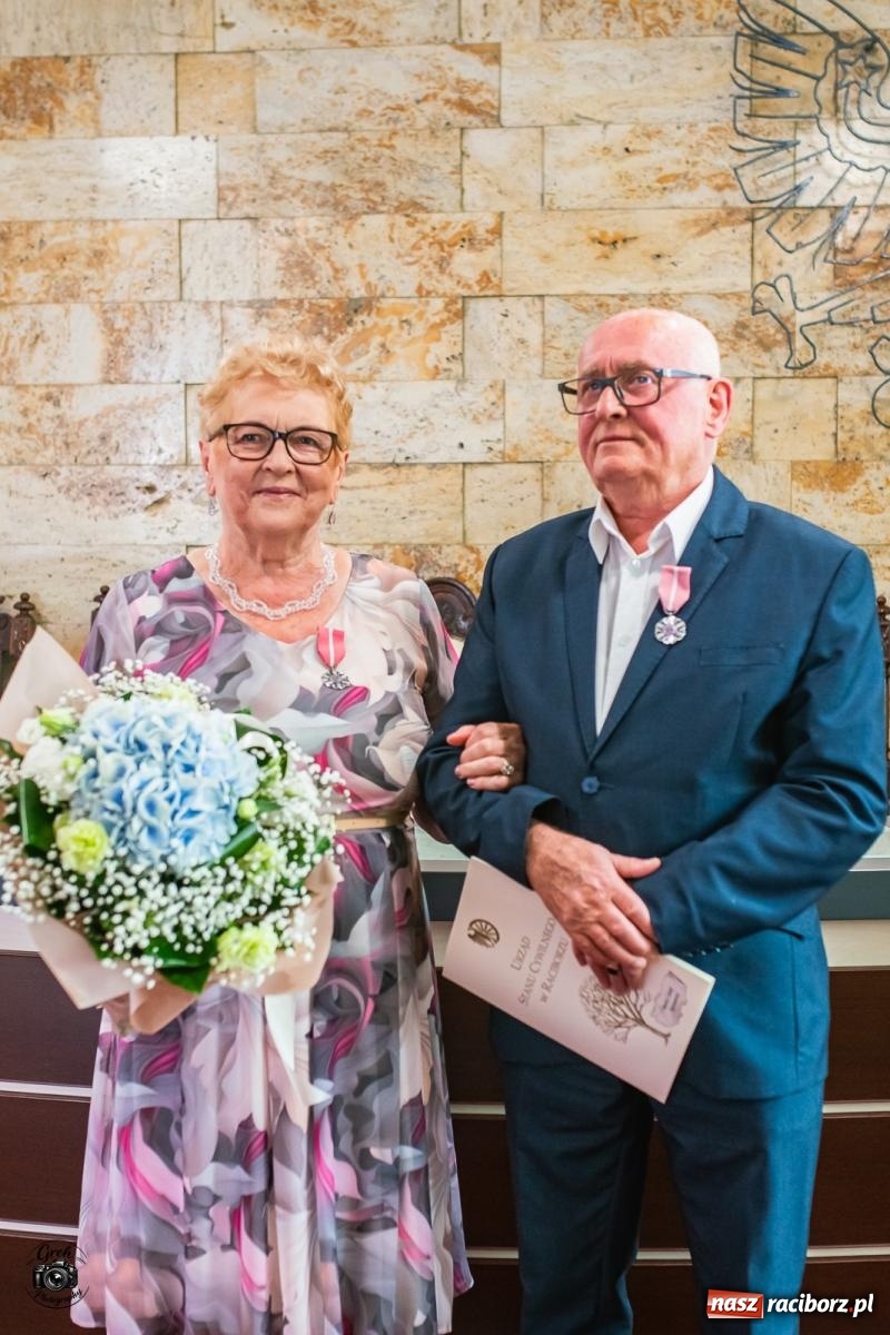 Zdjęcie w galerii na portalu naszraciborz.pl: Miłość, która przetrwała dekady. Siedem par odebrało wyjątkowe odznaczenia [FOTO i WIDEO] wiadomości z regionu