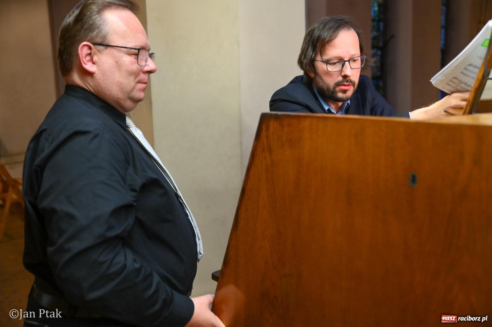 Zdjęcie w galerii na portalu naszraciborz.pl: XXXIX Dni Muzyki Organowej i Kameralnej. Piotr Rojek koncetował w kościele farnym wiadomości z regionu