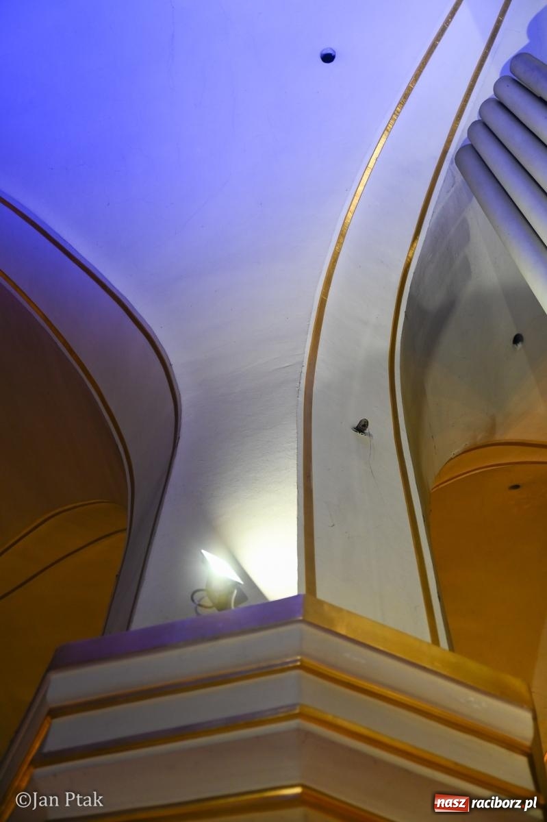 Zdjęcie w galerii na portalu naszraciborz.pl: XXXIX Dni Muzyki Organowej i Kameralnej. Piotr Rojek koncetował w kościele farnym wiadomości z regionu