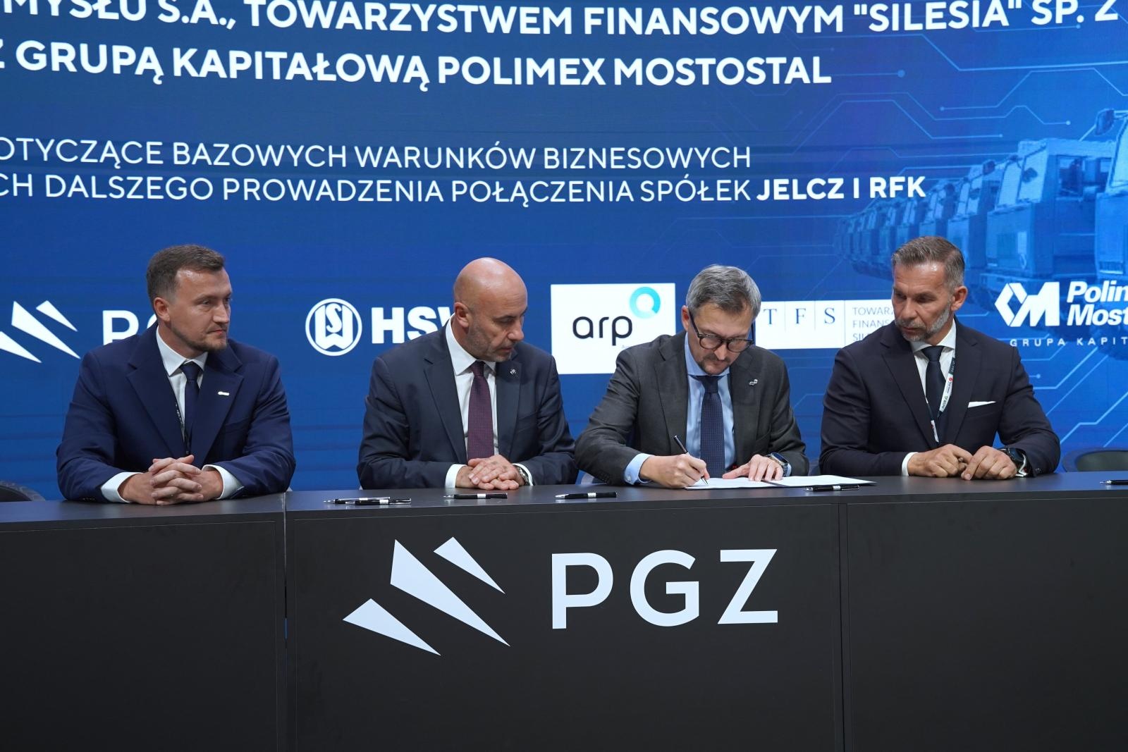 Zdjęcie w galerii na portalu naszraciborz.pl: JELCZ w Raciborzu coraz bliżej. Jest porozumienie w sprawie połączenia z RFK wiadomości z regionu
