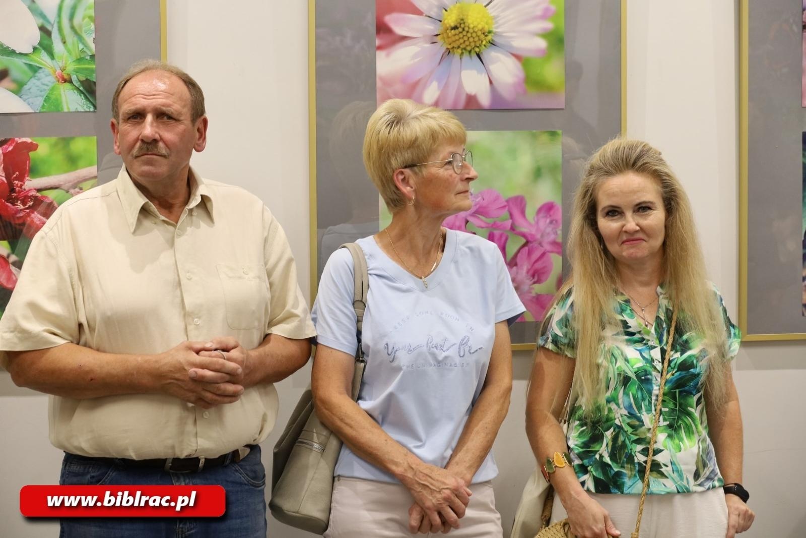 Zdjęcie w galerii na portalu naszraciborz.pl: Natura jest kobietą – nowa wystawa w bibliotecznej Galerii Gawra wiadomości z regionu