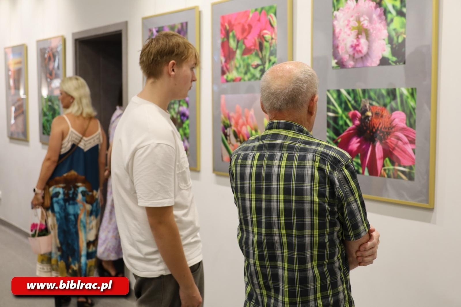Zdjęcie w galerii na portalu naszraciborz.pl: Natura jest kobietą – nowa wystawa w bibliotecznej Galerii Gawra wiadomości z regionu