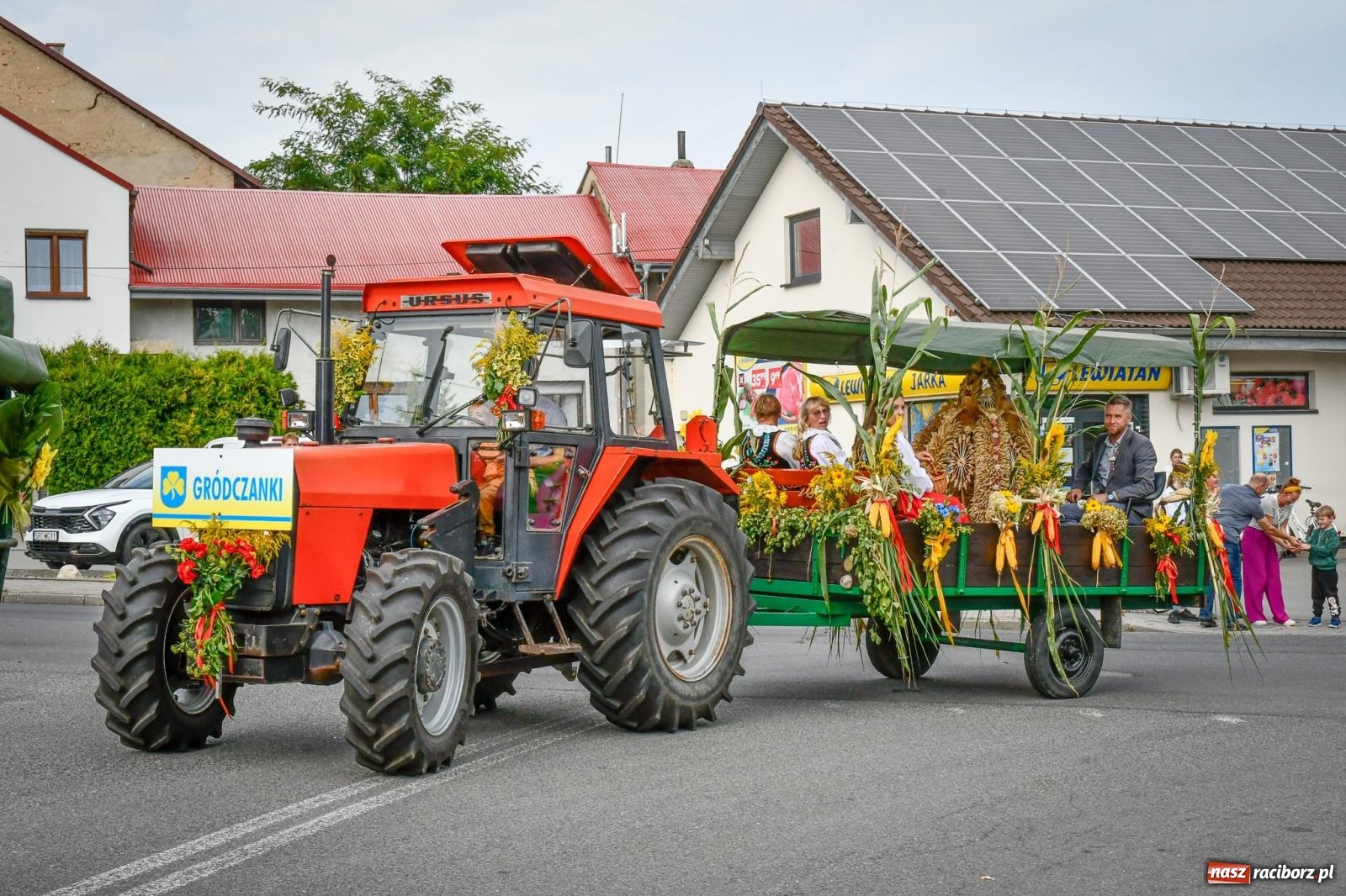 Zdjęcie w galerii na portalu naszraciborz.pl: Dożynkowa tradycja połączyła Pietrowice Wielkie, Kornice i Gródczanki wiadomości z regionu