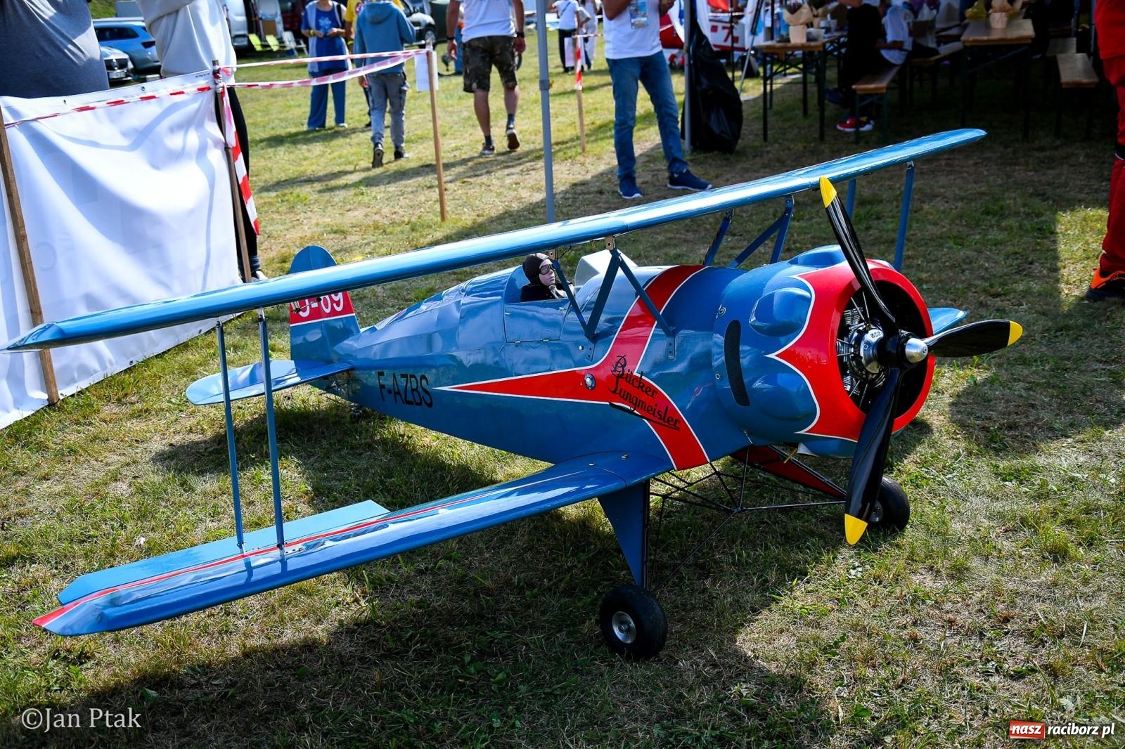 Zdjęcie w galerii na portalu naszraciborz.pl: Trwa RC AirShow. Nocne loty na finał soboty, w niedzielę wielka bitwa wiadomości z regionu