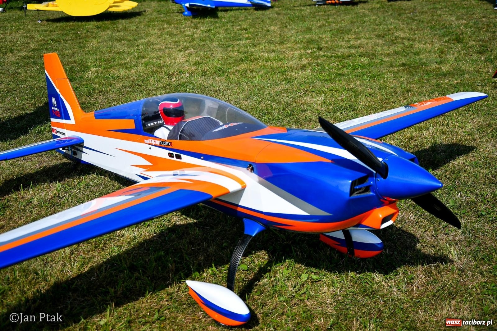 Zdjęcie w galerii na portalu naszraciborz.pl: Trwa RC AirShow. Nocne loty na finał soboty, w niedzielę wielka bitwa wiadomości z regionu