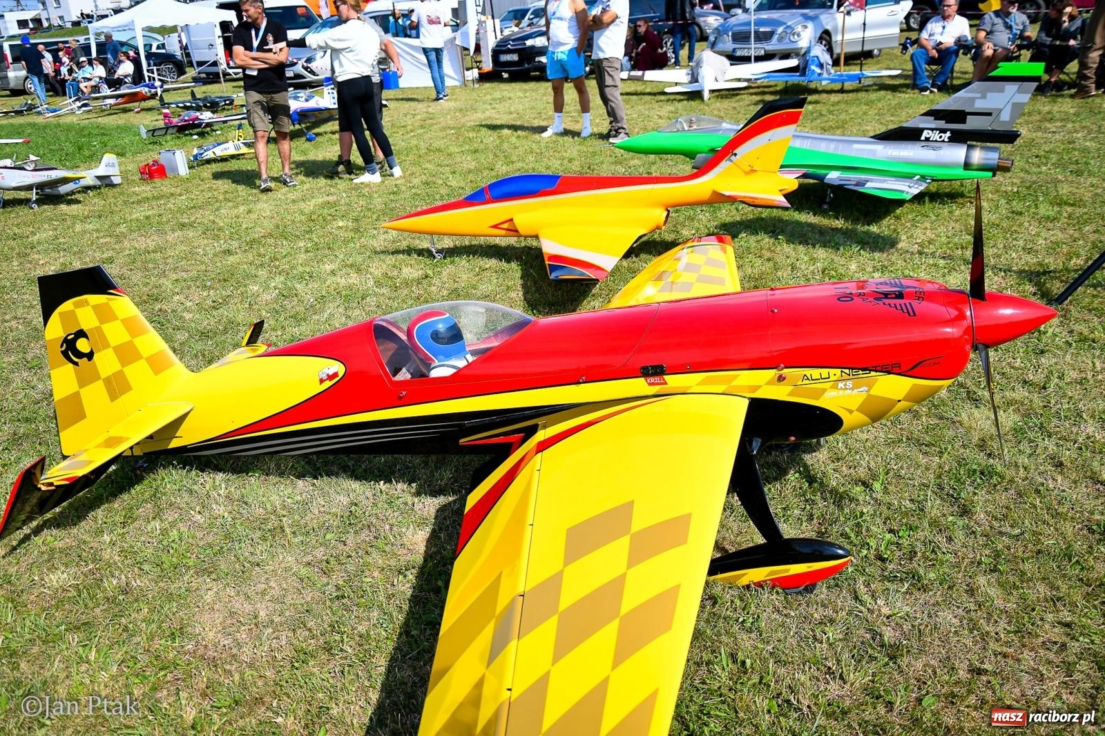 Zdjęcie w galerii na portalu naszraciborz.pl: Trwa RC AirShow. Nocne loty na finał soboty, w niedzielę wielka bitwa wiadomości z regionu
