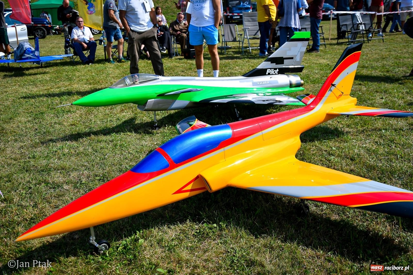 Zdjęcie w galerii na portalu naszraciborz.pl: Trwa RC AirShow. Nocne loty na finał soboty, w niedzielę wielka bitwa wiadomości z regionu