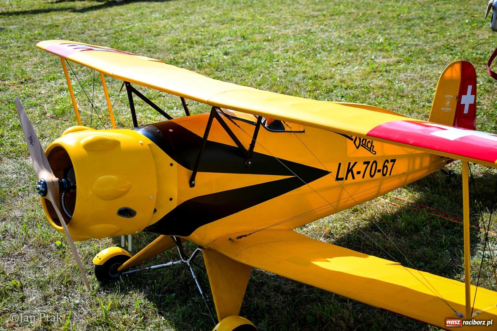 Zdjęcie w galerii na portalu naszraciborz.pl: Trwa RC AirShow. Nocne loty na finał soboty, w niedzielę wielka bitwa wiadomości z regionu