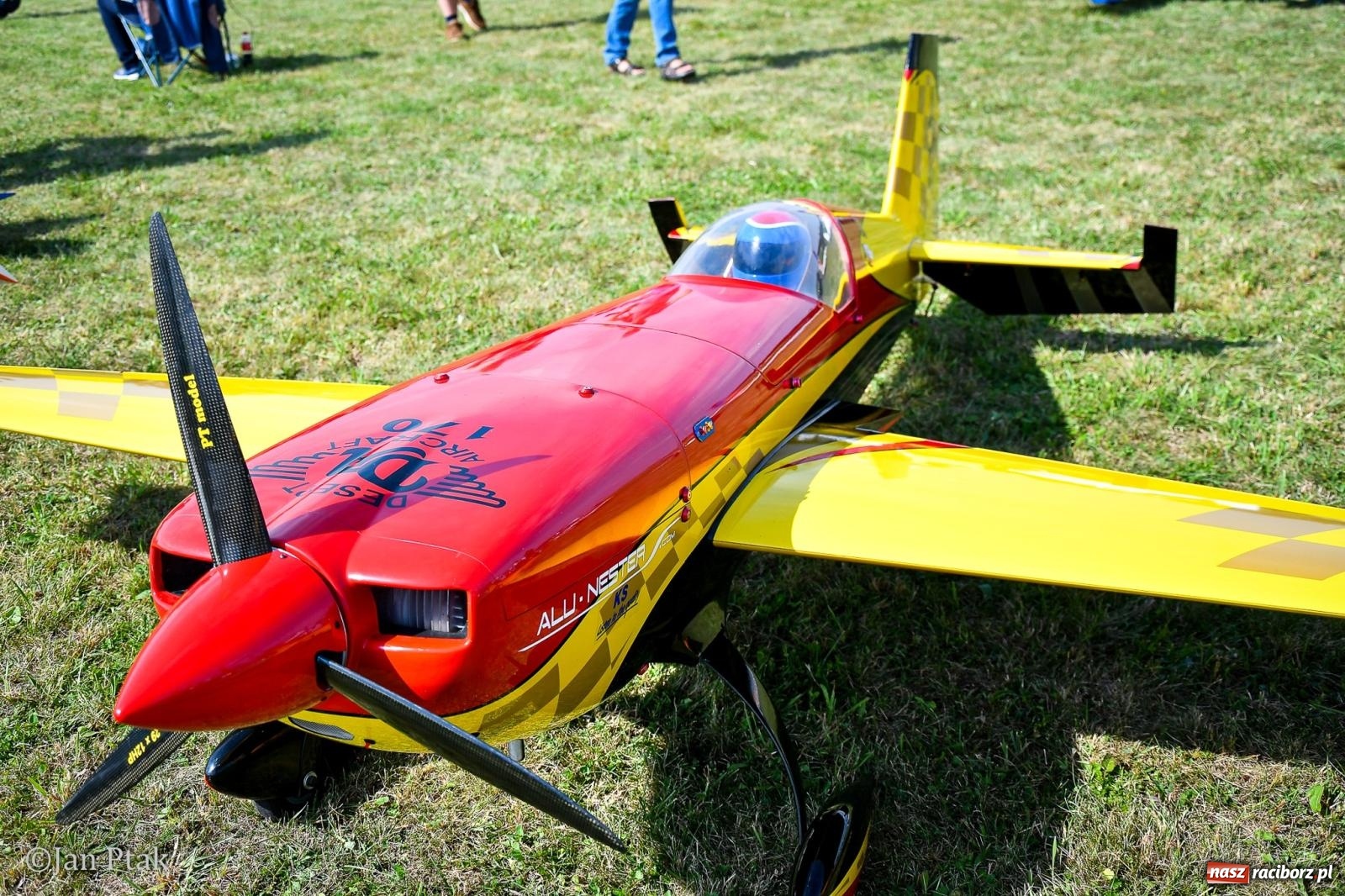 Zdjęcie w galerii na portalu naszraciborz.pl: Trwa RC AirShow. Nocne loty na finał soboty, w niedzielę wielka bitwa wiadomości z regionu