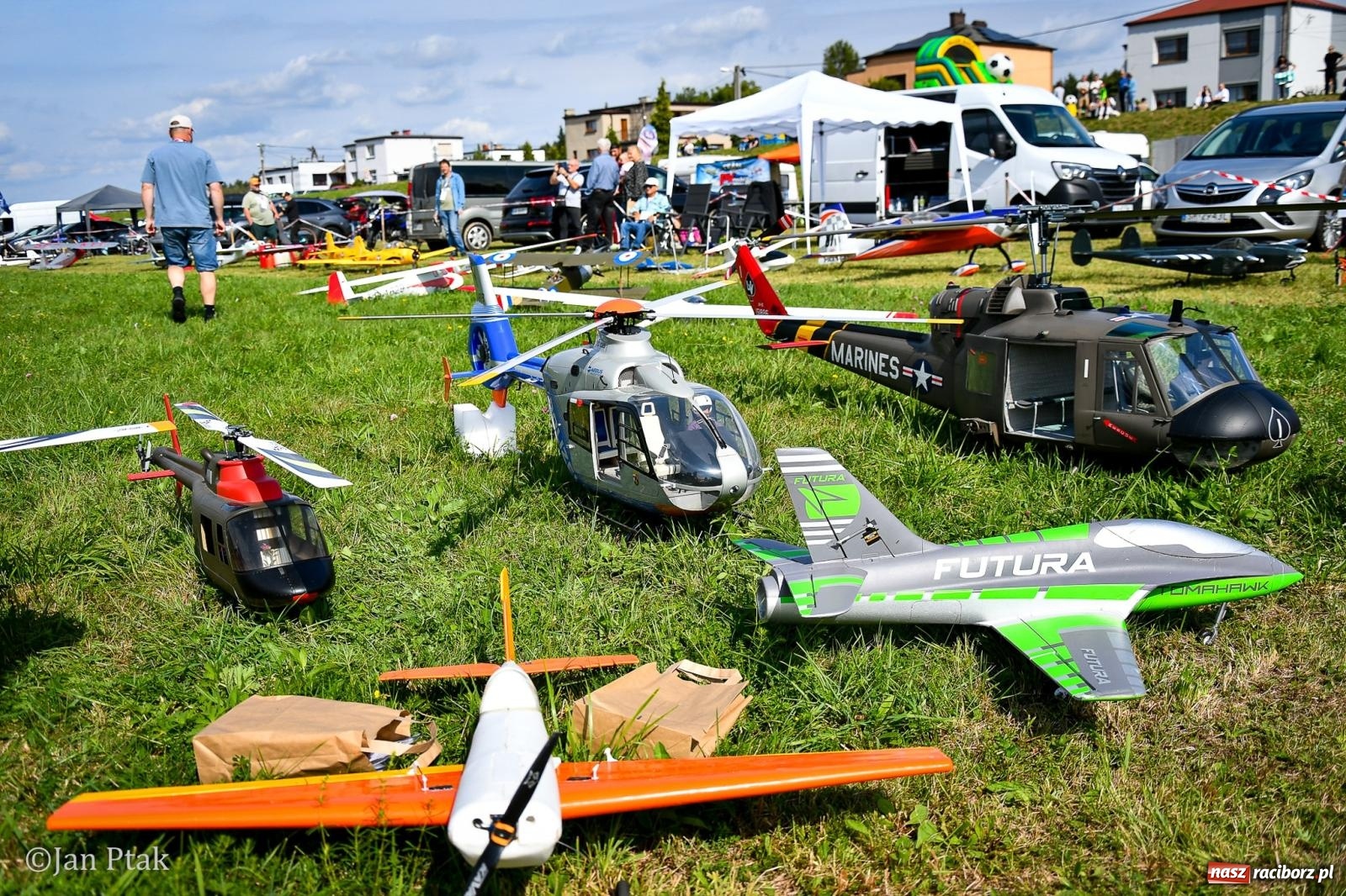 Zdjęcie w galerii na portalu naszraciborz.pl: Trwa RC AirShow. Nocne loty na finał soboty, w niedzielę wielka bitwa wiadomości z regionu