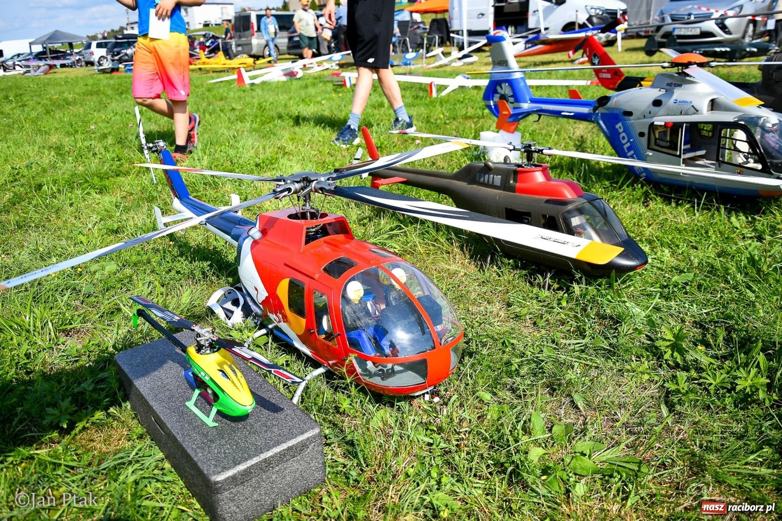 Zdjęcie w galerii na portalu naszraciborz.pl: Trwa RC AirShow. Nocne loty na finał soboty, w niedzielę wielka bitwa wiadomości z regionu