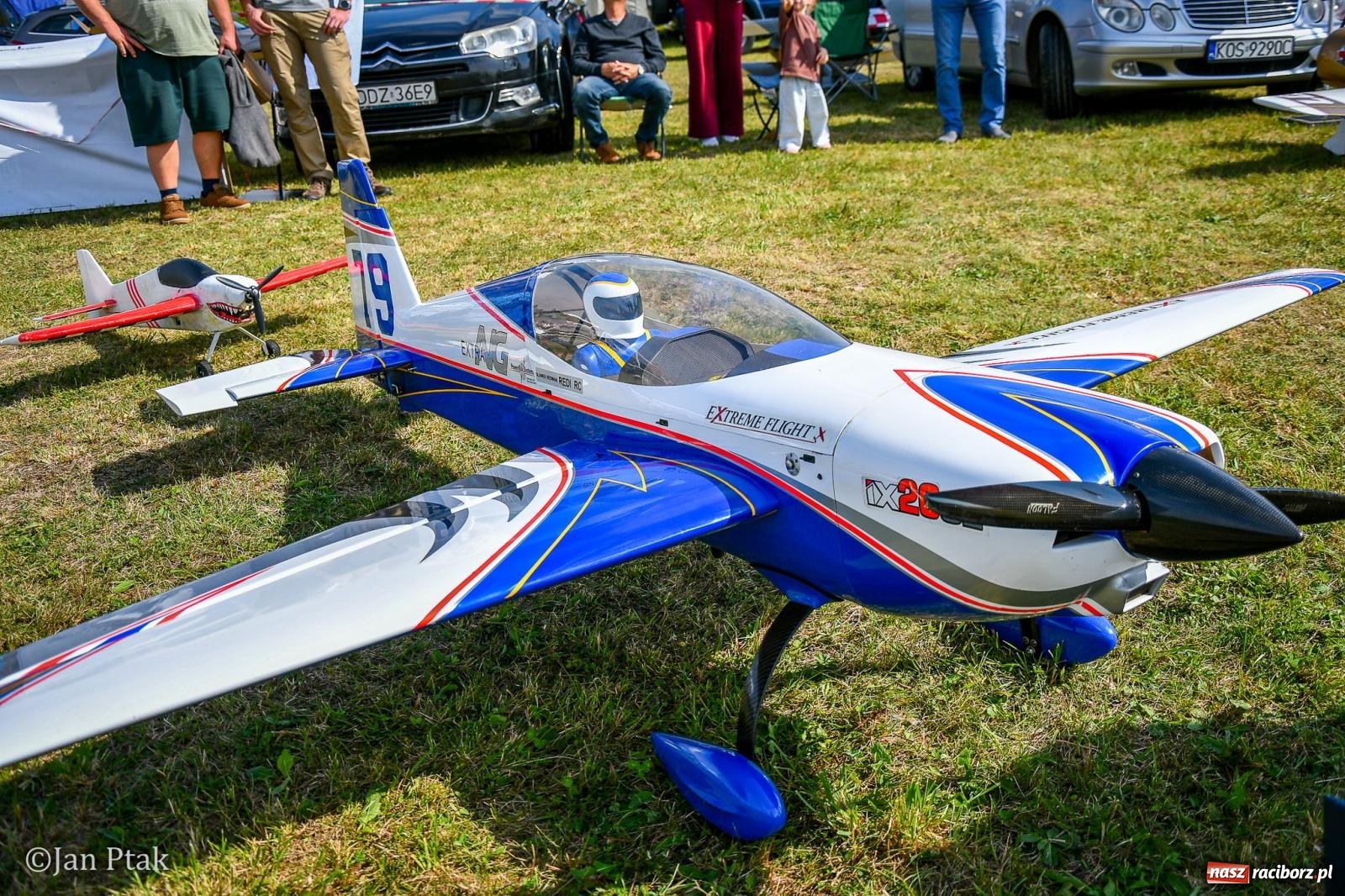 Zdjęcie w galerii na portalu naszraciborz.pl: Trwa RC AirShow. Nocne loty na finał soboty, w niedzielę wielka bitwa wiadomości z regionu