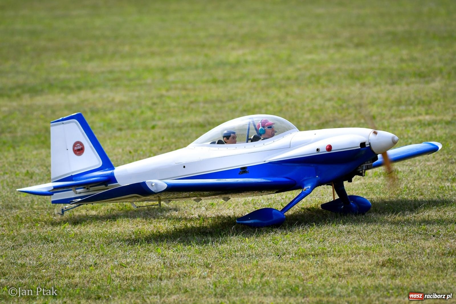 Zdjęcie w galerii na portalu naszraciborz.pl: Trwa RC AirShow. Nocne loty na finał soboty, w niedzielę wielka bitwa wiadomości z regionu