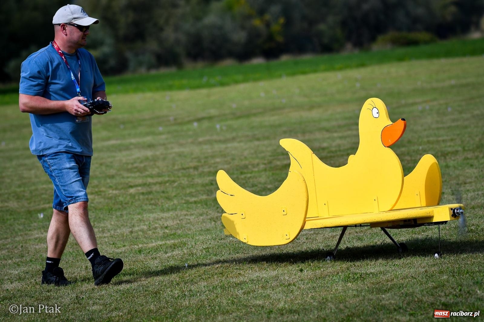 Zdjęcie w galerii na portalu naszraciborz.pl: Trwa RC AirShow. Nocne loty na finał soboty, w niedzielę wielka bitwa wiadomości z regionu