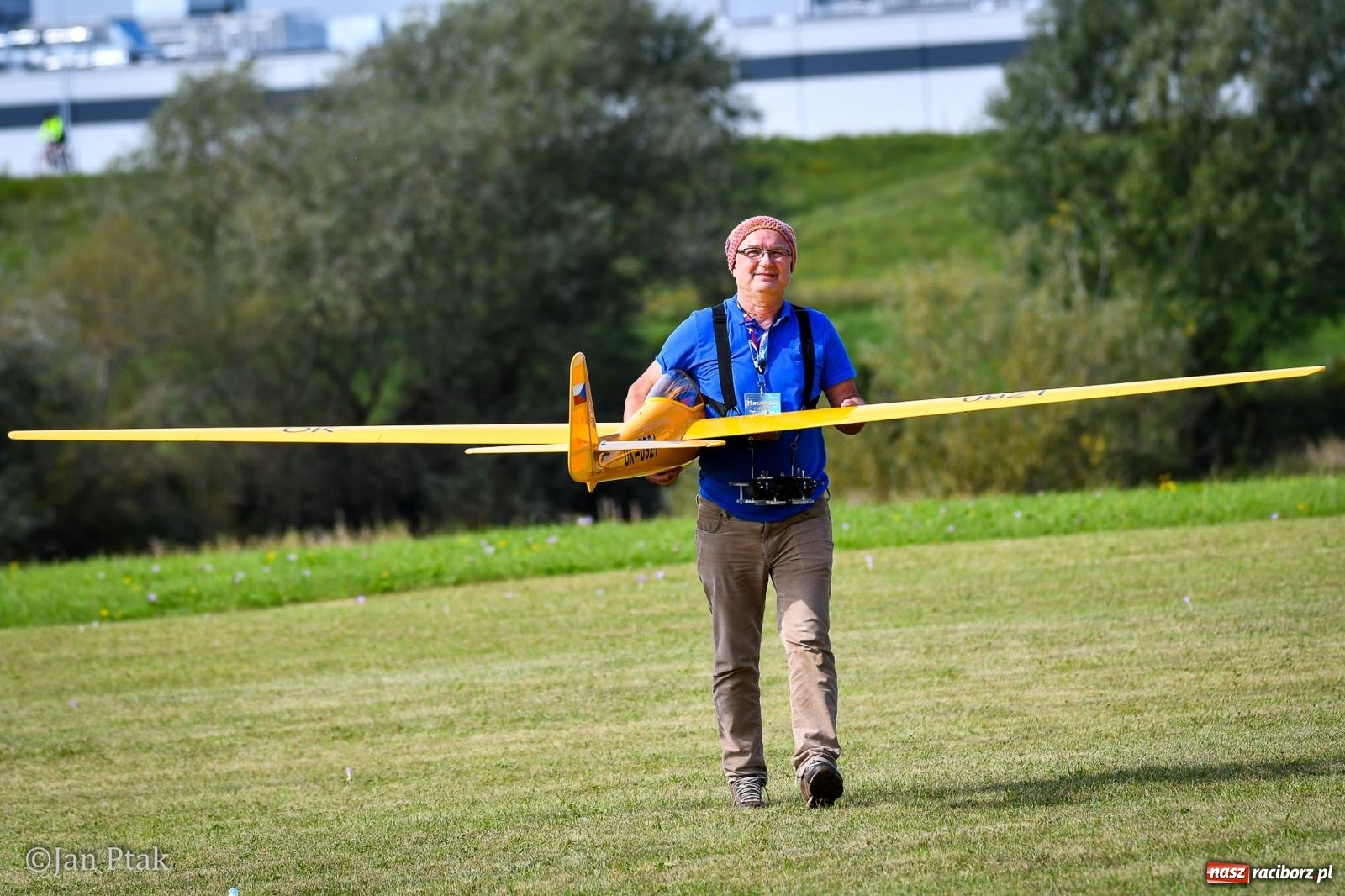 Zdjęcie w galerii na portalu naszraciborz.pl: Trwa RC AirShow. Nocne loty na finał soboty, w niedzielę wielka bitwa wiadomości z regionu