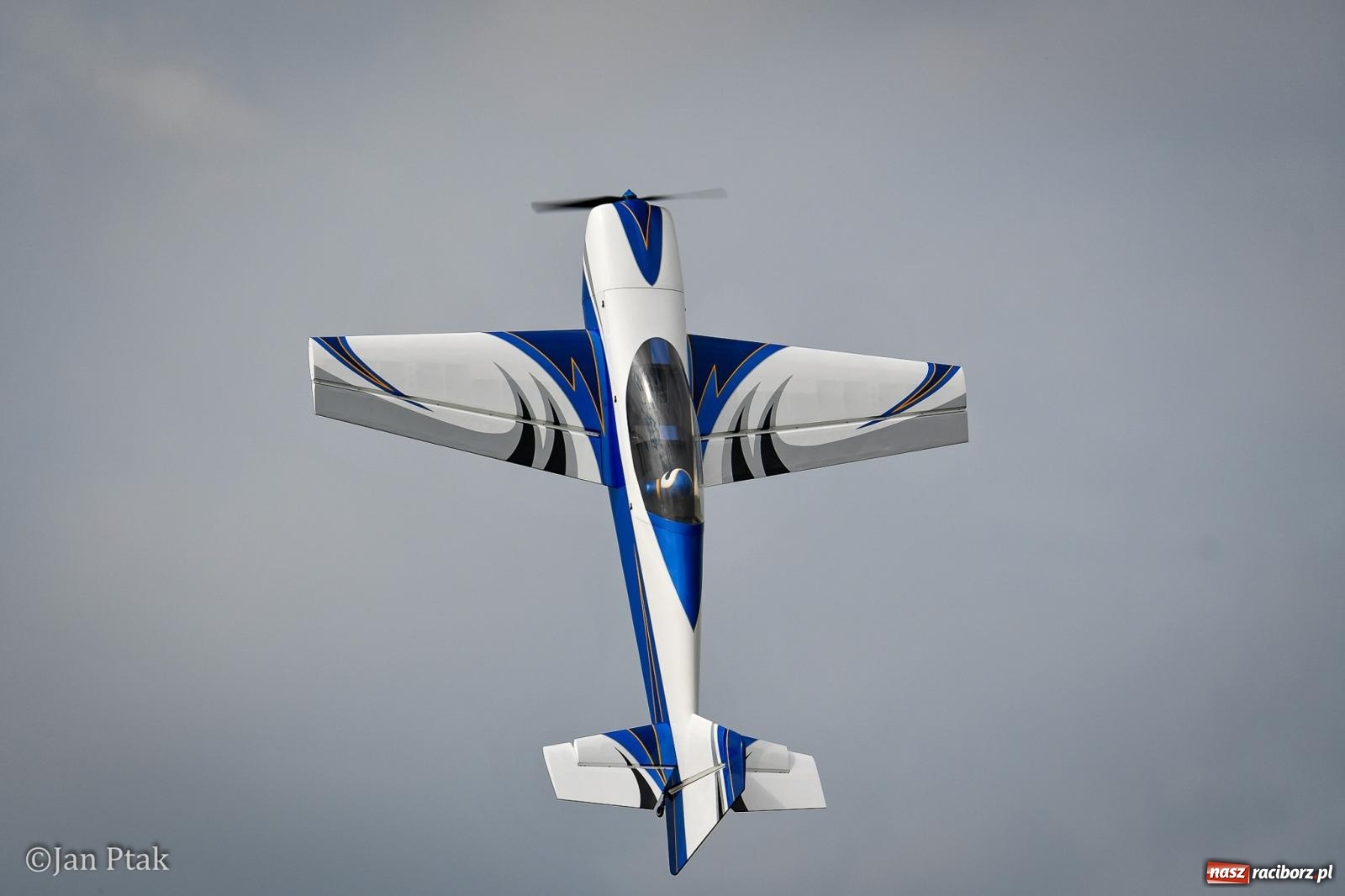 Zdjęcie w galerii na portalu naszraciborz.pl: Trwa RC AirShow. Nocne loty na finał soboty, w niedzielę wielka bitwa wiadomości z regionu