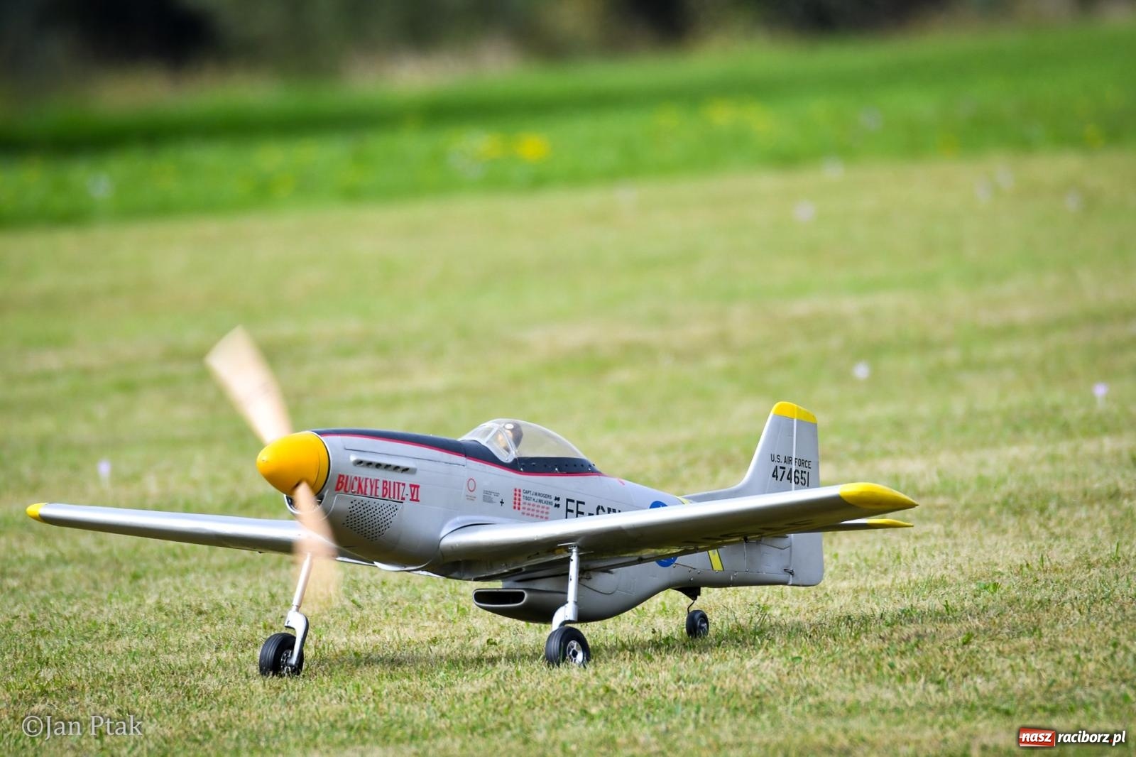 Zdjęcie w galerii na portalu naszraciborz.pl: Trwa RC AirShow. Nocne loty na finał soboty, w niedzielę wielka bitwa wiadomości z regionu