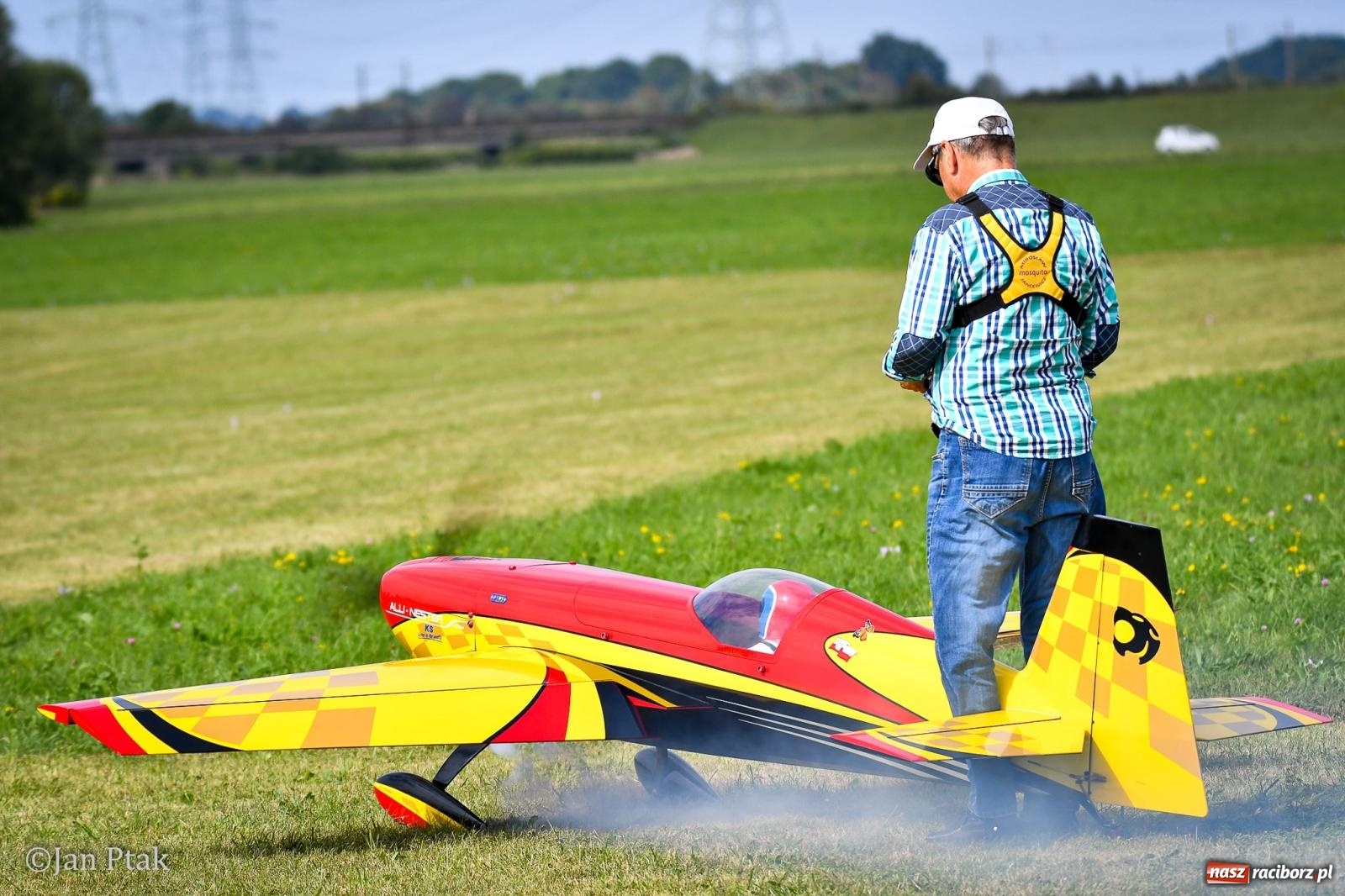 Zdjęcie w galerii na portalu naszraciborz.pl: Trwa RC AirShow. Nocne loty na finał soboty, w niedzielę wielka bitwa wiadomości z regionu