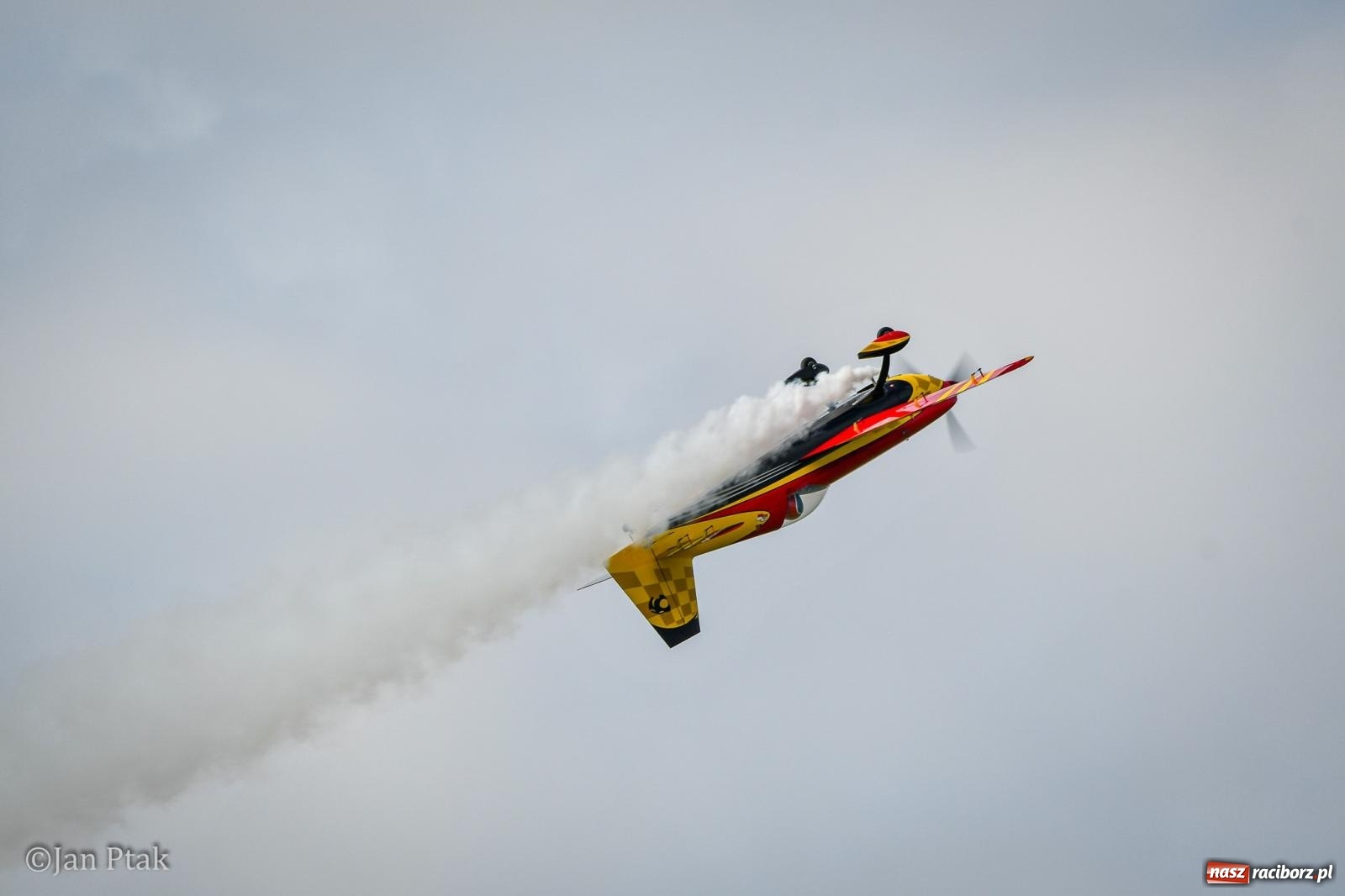 Zdjęcie w galerii na portalu naszraciborz.pl: Trwa RC AirShow. Nocne loty na finał soboty, w niedzielę wielka bitwa wiadomości z regionu