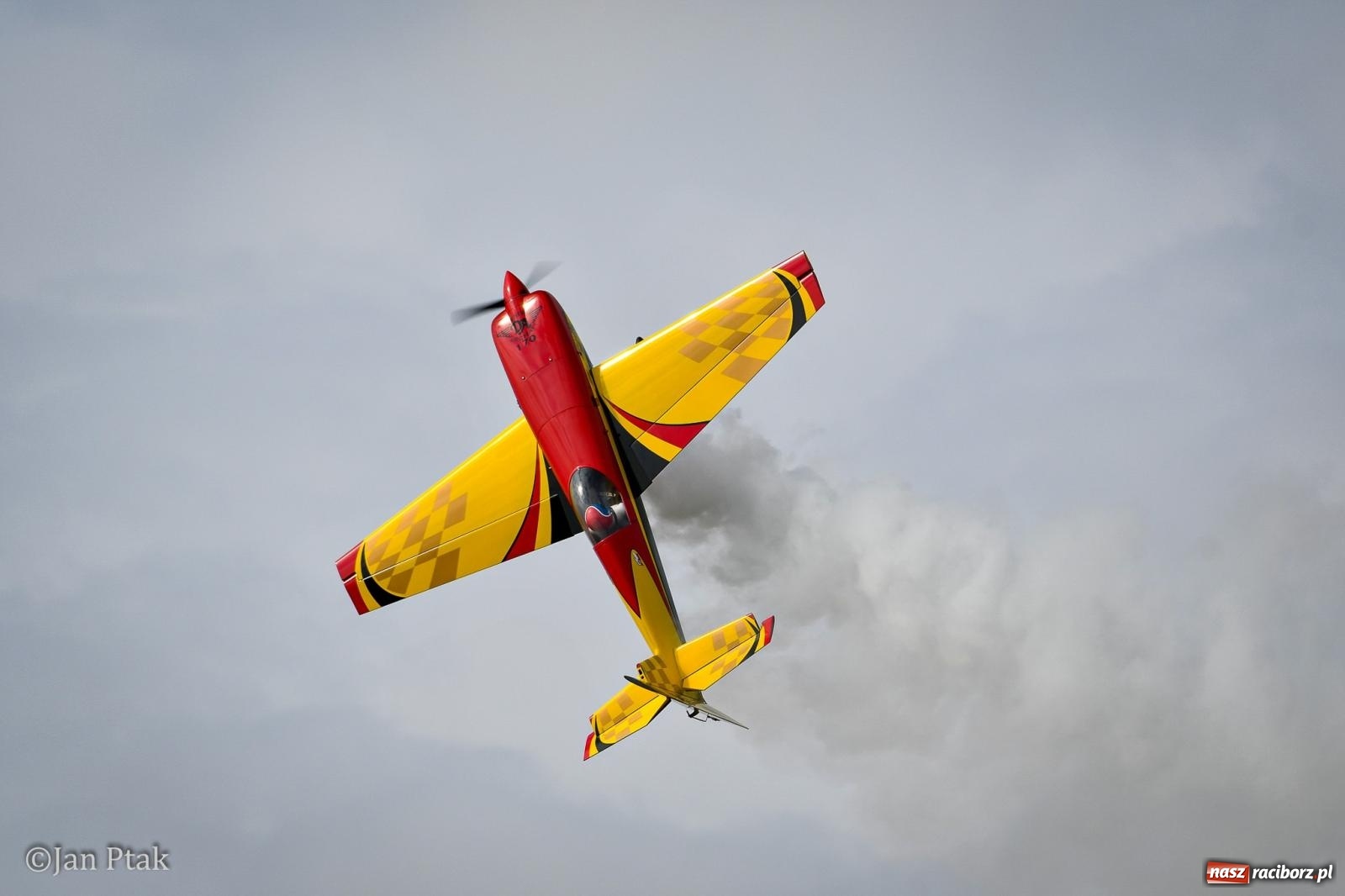Zdjęcie w galerii na portalu naszraciborz.pl: Trwa RC AirShow. Nocne loty na finał soboty, w niedzielę wielka bitwa wiadomości z regionu