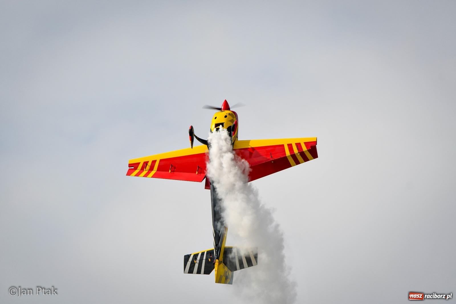 Zdjęcie w galerii na portalu naszraciborz.pl: Trwa RC AirShow. Nocne loty na finał soboty, w niedzielę wielka bitwa wiadomości z regionu