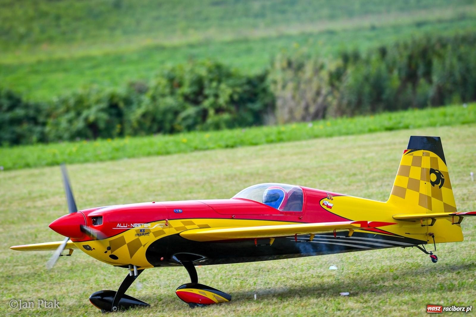 Zdjęcie w galerii na portalu naszraciborz.pl: Trwa RC AirShow. Nocne loty na finał soboty, w niedzielę wielka bitwa wiadomości z regionu