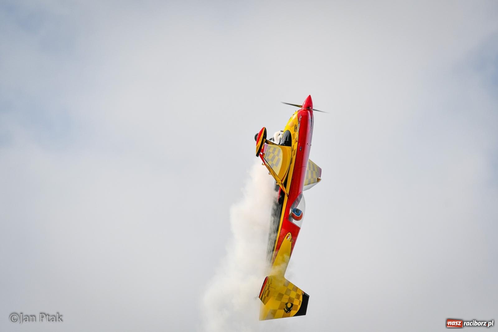 Zdjęcie w galerii na portalu naszraciborz.pl: Trwa RC AirShow. Nocne loty na finał soboty, w niedzielę wielka bitwa wiadomości z regionu