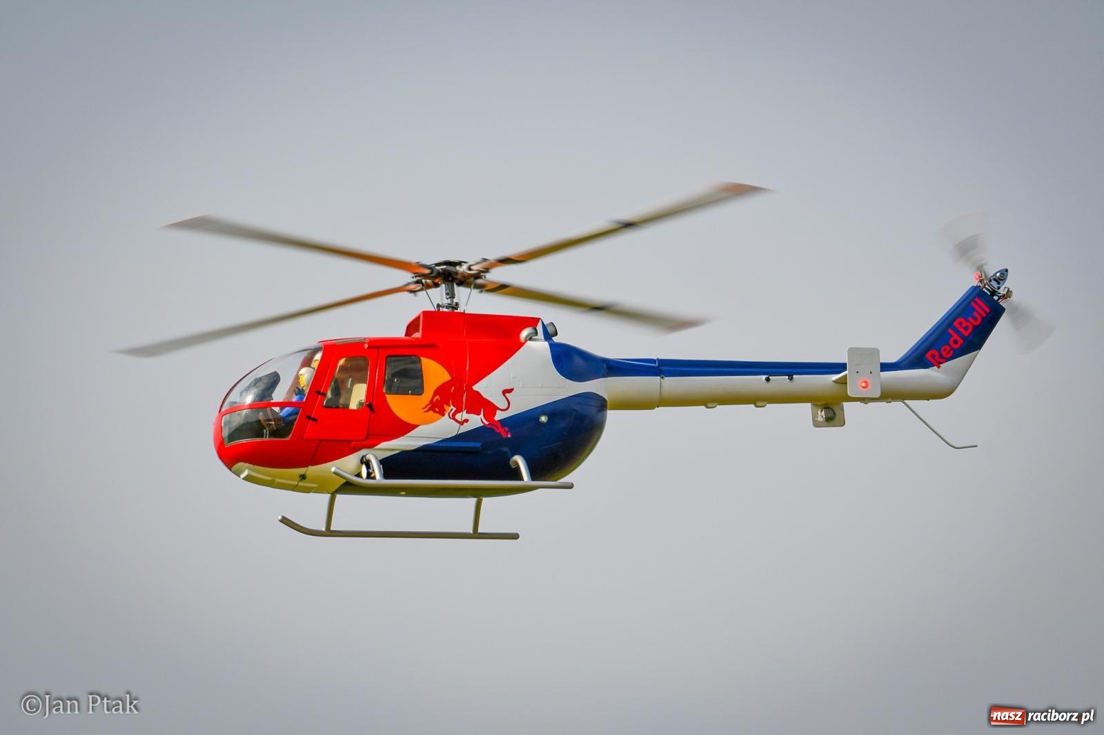 Zdjęcie w galerii na portalu naszraciborz.pl: Trwa RC AirShow. Nocne loty na finał soboty, w niedzielę wielka bitwa wiadomości z regionu