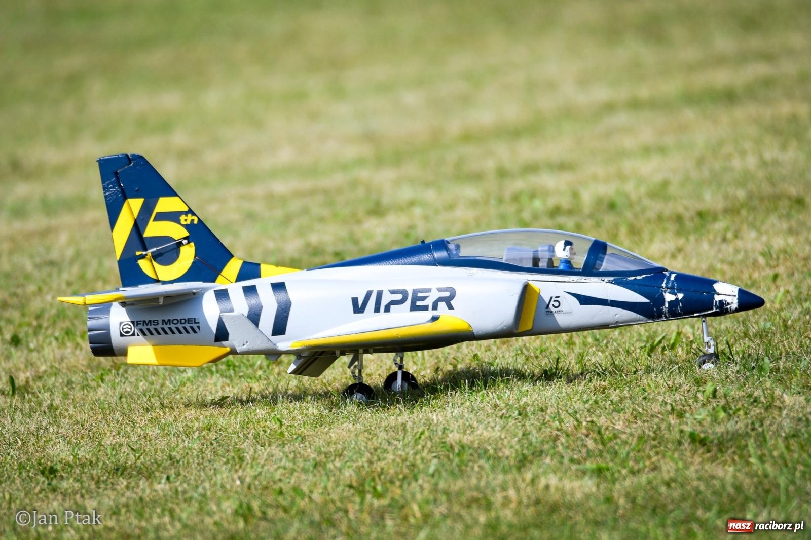 Zdjęcie w galerii na portalu naszraciborz.pl: Trwa RC AirShow. Nocne loty na finał soboty, w niedzielę wielka bitwa wiadomości z regionu