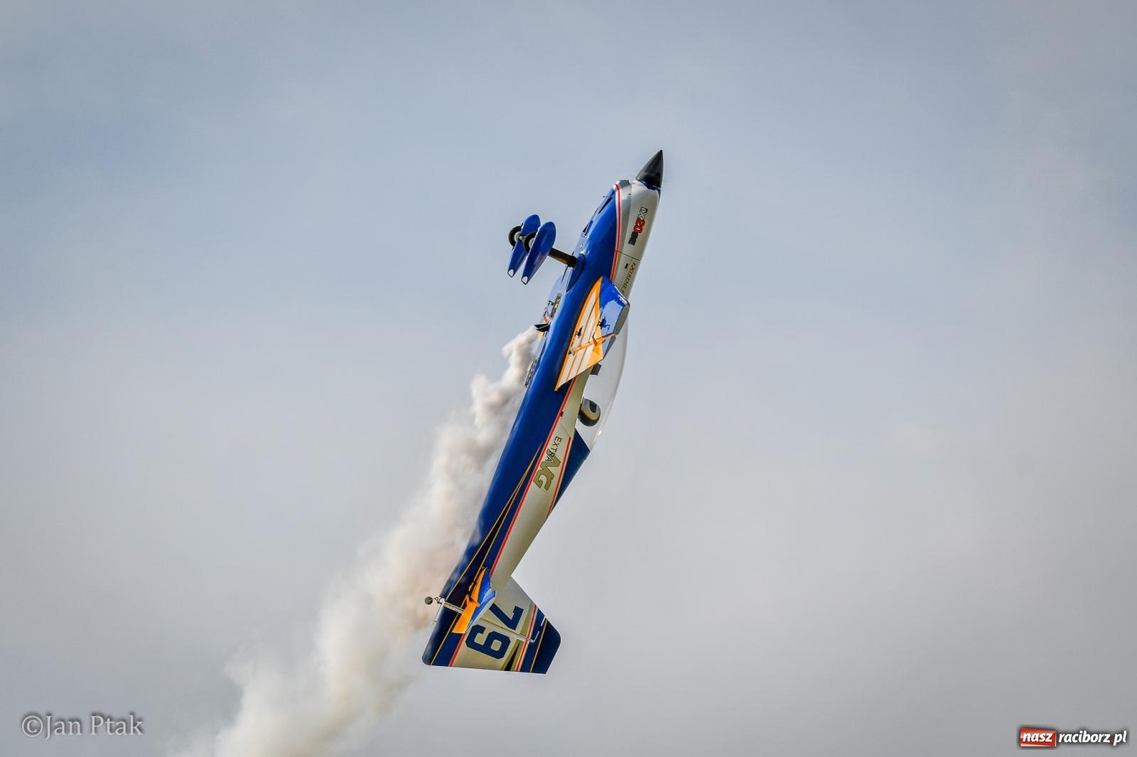 Zdjęcie w galerii na portalu naszraciborz.pl: Trwa RC AirShow. Nocne loty na finał soboty, w niedzielę wielka bitwa wiadomości z regionu