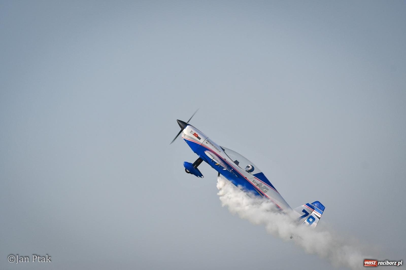 Zdjęcie w galerii na portalu naszraciborz.pl: Trwa RC AirShow. Nocne loty na finał soboty, w niedzielę wielka bitwa wiadomości z regionu