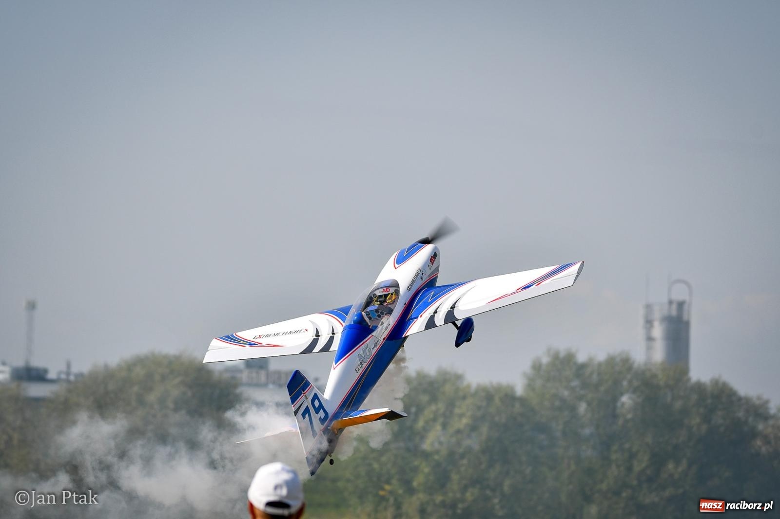 Zdjęcie w galerii na portalu naszraciborz.pl: Trwa RC AirShow. Nocne loty na finał soboty, w niedzielę wielka bitwa wiadomości z regionu