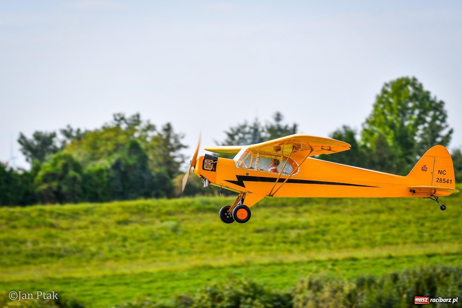 Zdjęcie w galerii na portalu naszraciborz.pl: Trwa RC AirShow. Nocne loty na finał soboty, w niedzielę wielka bitwa wiadomości z regionu