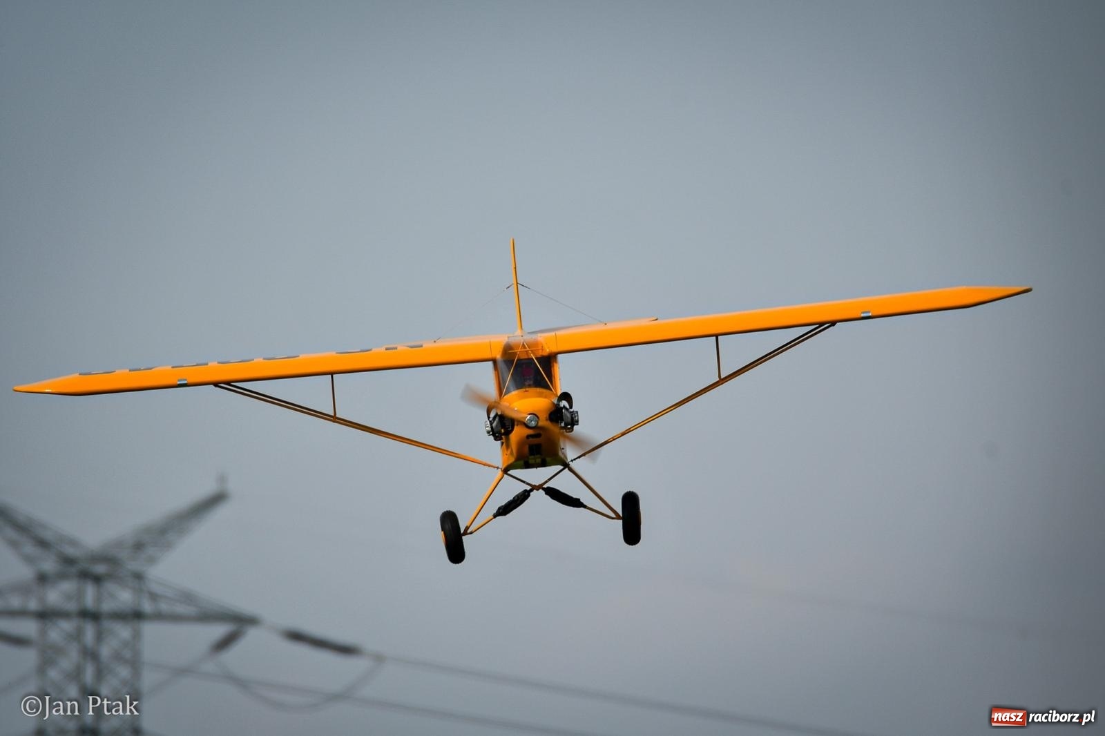 Zdjęcie w galerii na portalu naszraciborz.pl: Trwa RC AirShow. Nocne loty na finał soboty, w niedzielę wielka bitwa wiadomości z regionu