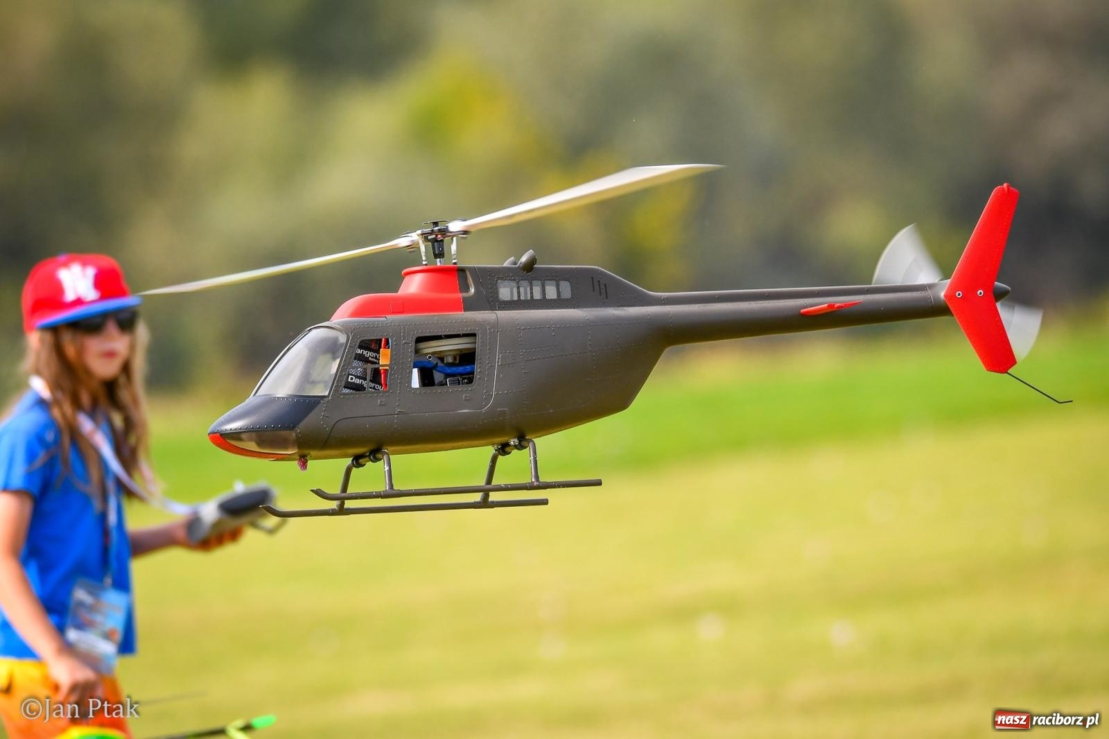 Zdjęcie w galerii na portalu naszraciborz.pl: Trwa RC AirShow. Nocne loty na finał soboty, w niedzielę wielka bitwa wiadomości z regionu