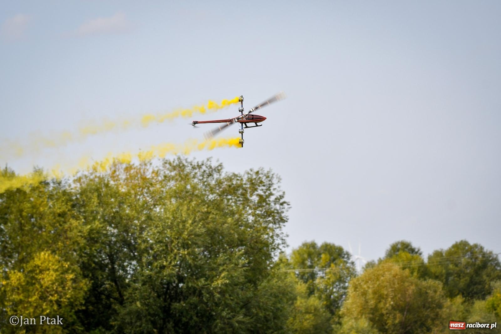 Zdjęcie w galerii na portalu naszraciborz.pl: Trwa RC AirShow. Nocne loty na finał soboty, w niedzielę wielka bitwa wiadomości z regionu